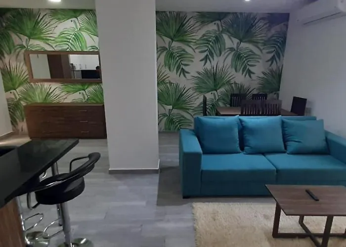 - - Sleeps 6 - Pool - Parking *