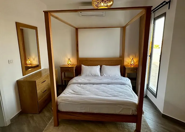 - - Sleeps 6 - Pool - Parking Daire *