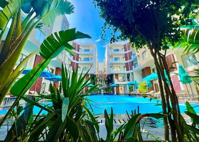 - - Sleeps 6 - Pool - Parking شقة