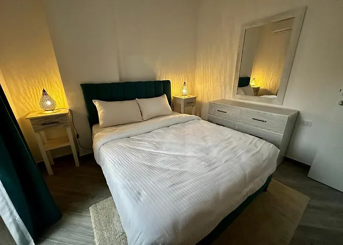 Daire - - Sleeps 6 - Pool - Parking Hurgada