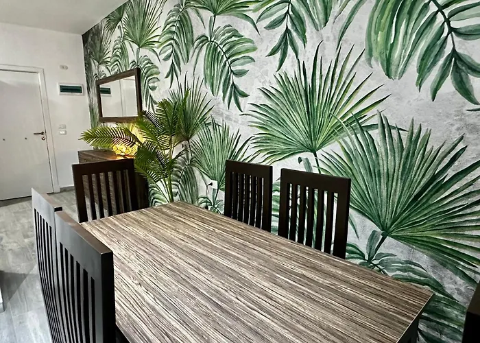 - - Sleeps 6 - Pool - Parking *