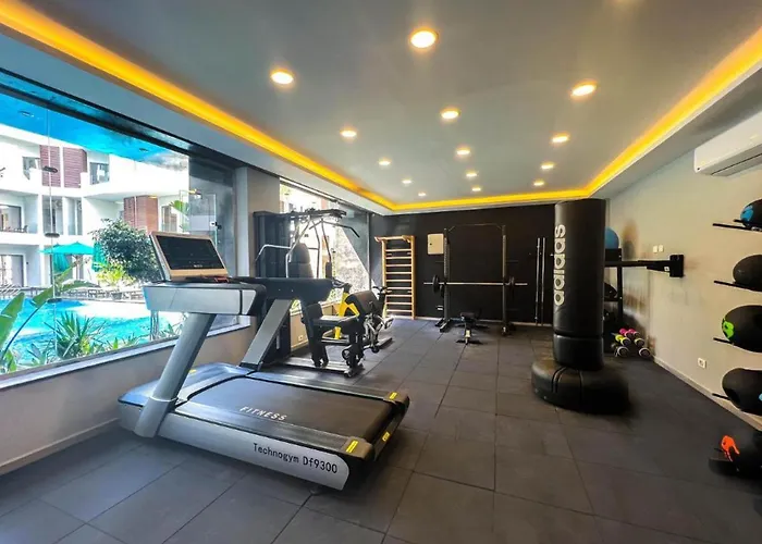 - - Sleeps 6 - Pool - Parking Daire *