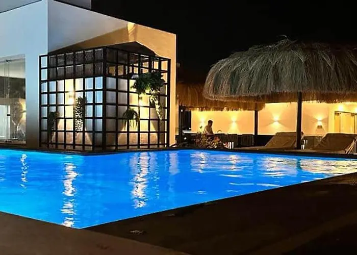 Daire - - Sleeps 6 - Pool - Parking