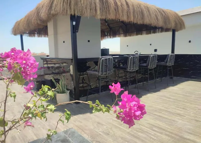- - Sleeps 6 - Pool - Parking Daire