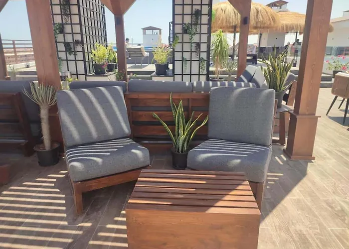Daire - - Sleeps 6 - Pool - Parking *